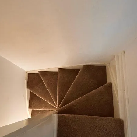 Cozy 2 Bedroom House, Sleeps 6 ليدز
