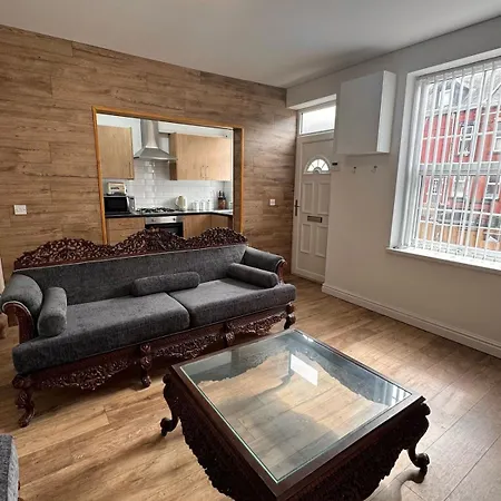 شقة Cozy 2 Bedroom House, Sleeps 6 ليدز