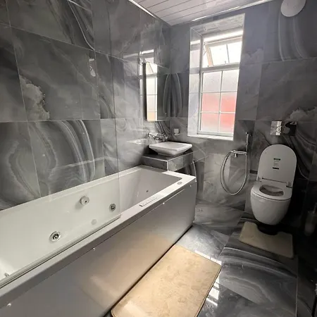 Cozy 2 Bedroom House, Sleeps 6 شقة *