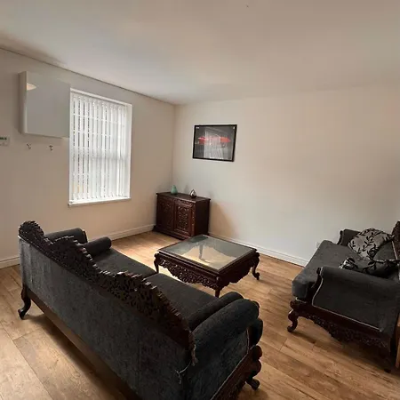 Cozy 2 Bedroom House, Sleeps 6 ليدز