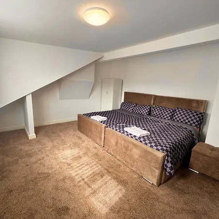 شقة Cozy 2 Bedroom House, Sleeps 6
